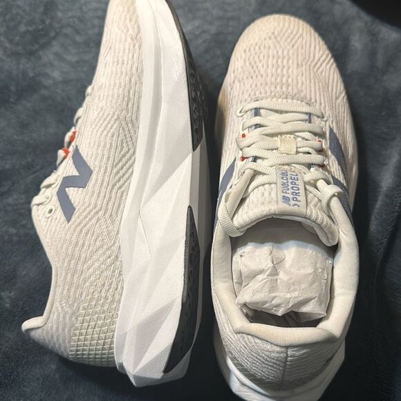 Women’s New Balance FuelCell Propell Sz 8.5 - Picture 3 of 4